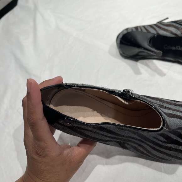 CALVIN‎ KLEIN Jordan Zebra Hair Calf-Black/Gray Booties Side Zip-Sz 7 note pic - Picture 9 of 10
